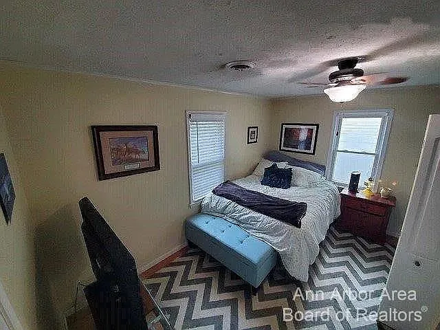 611 S Occidental Rd — Photo 5