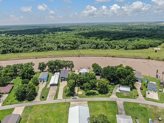 3rd image of 361 County Road 243