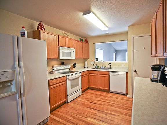 4th image of 1370 Lords Hill Dr