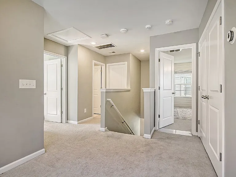 838 Redbud Ln — Photo 15