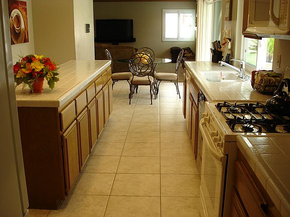 5th image of 502 Scottsbluff Dr