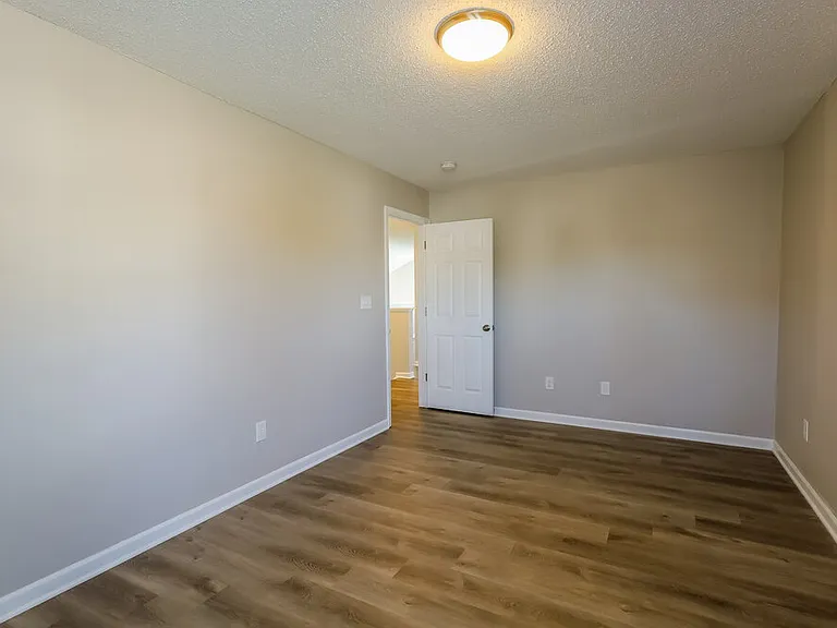 109 Lockerbie Ln — Photo 8