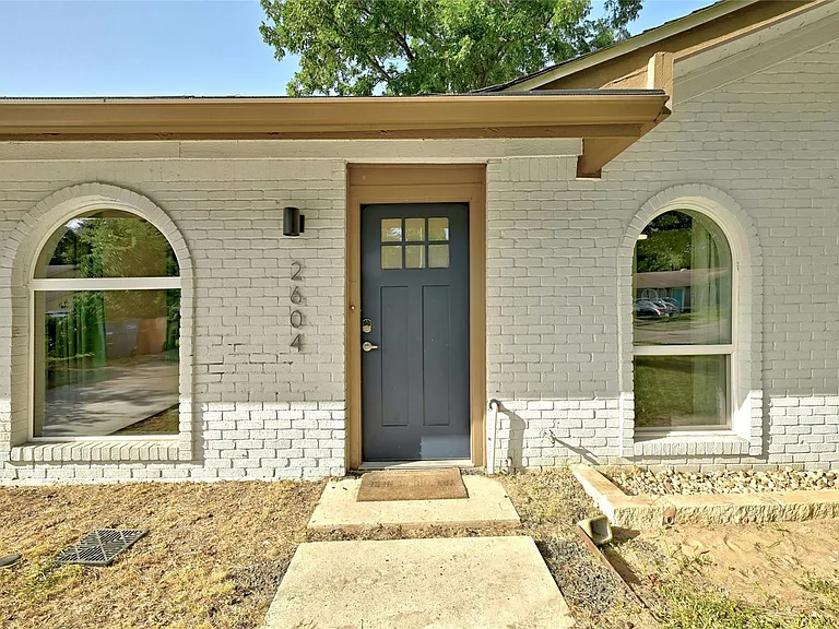 2604 Berkett Dr — Photo 2
