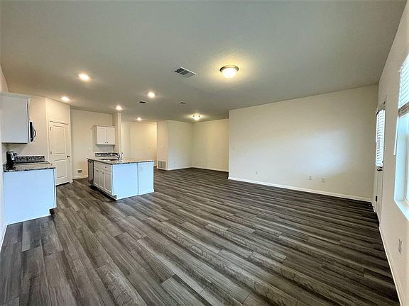 3rd image of 298 Wren Ln