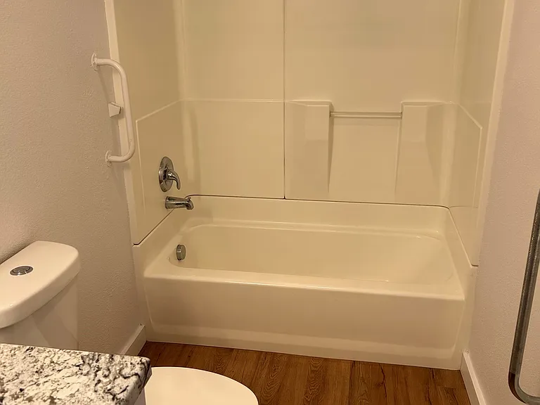 1811 E Reserve St #B10 — Photo 6