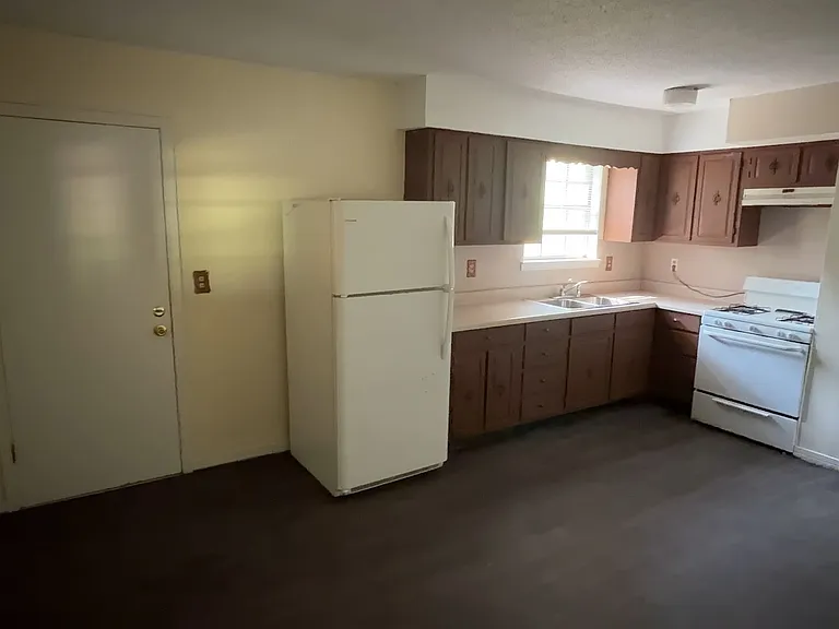 2245 Mobile Rd — Photo 4