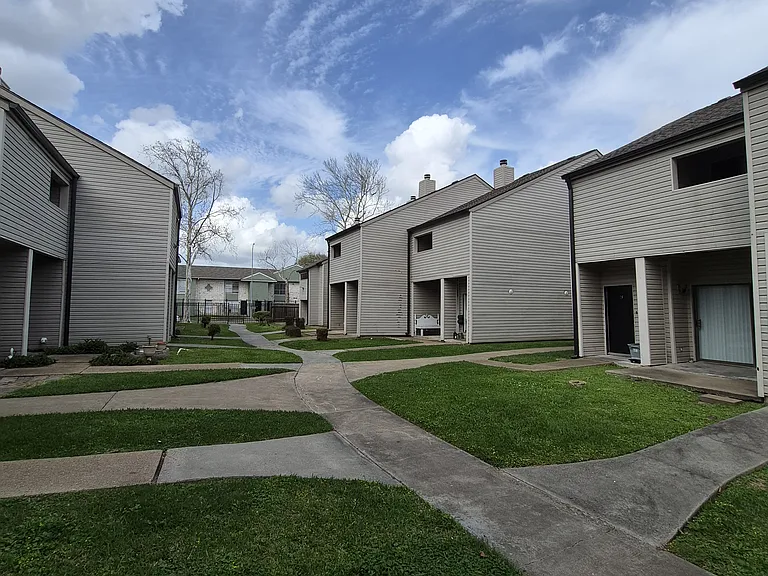 Golden Village Townhomes — Photo 50