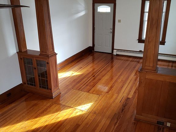 3rd image of 813 Broad St