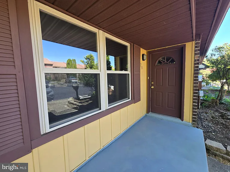 878 Williams Pl — Photo 3
