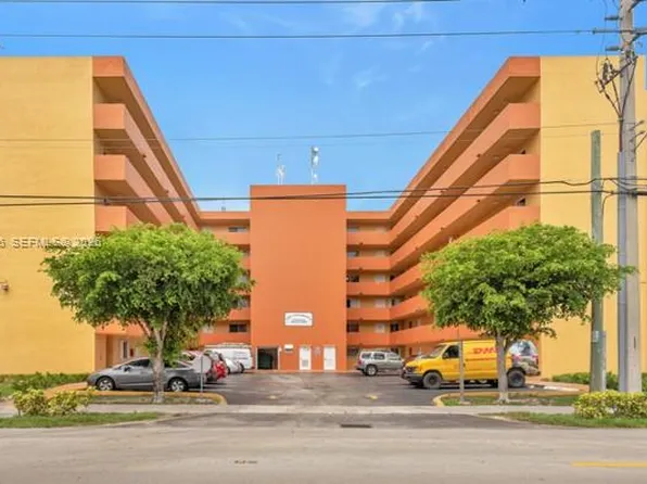 2735 W 52nd St APT 402, Hialeah, FL 33016