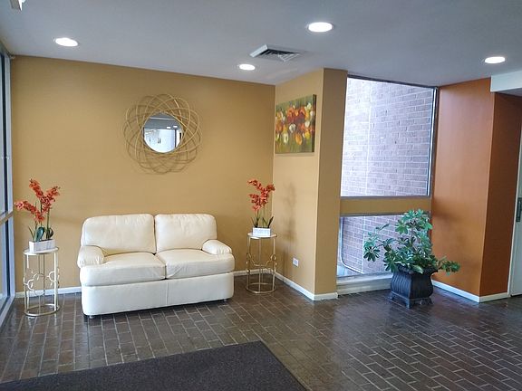 2nd image of 200 Park Ave APT 423