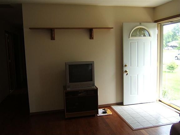 5th image of 3160 Joann St