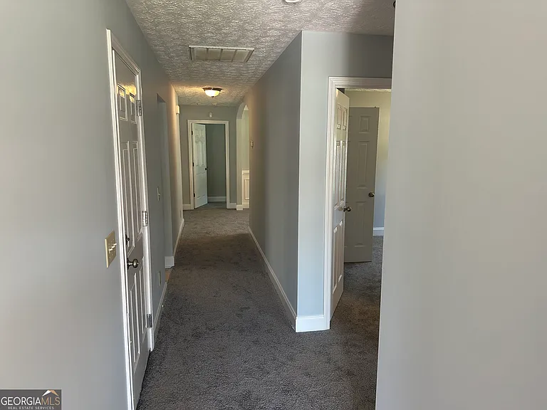 561 Highland Pointe Dr — Photo 4