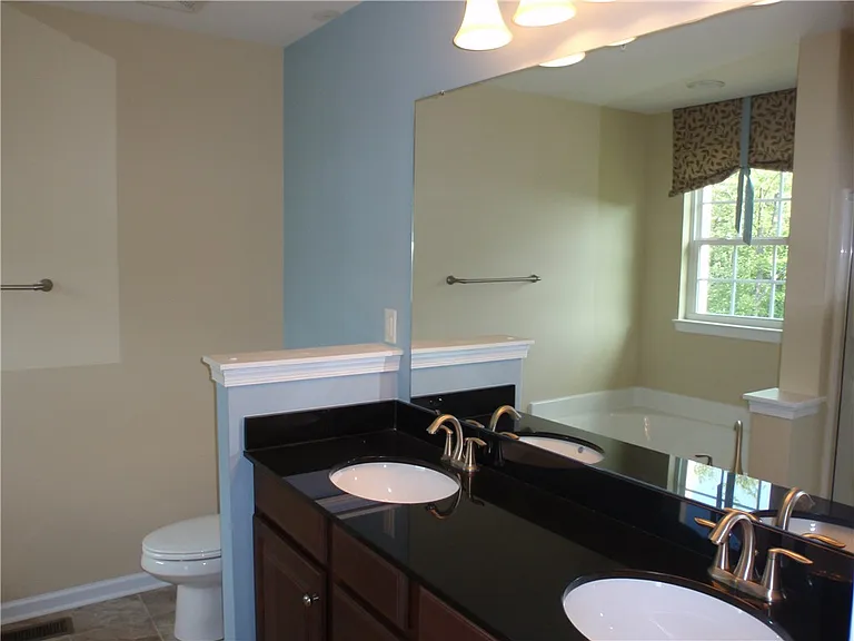 325 Broadstone Dr — Photo 8