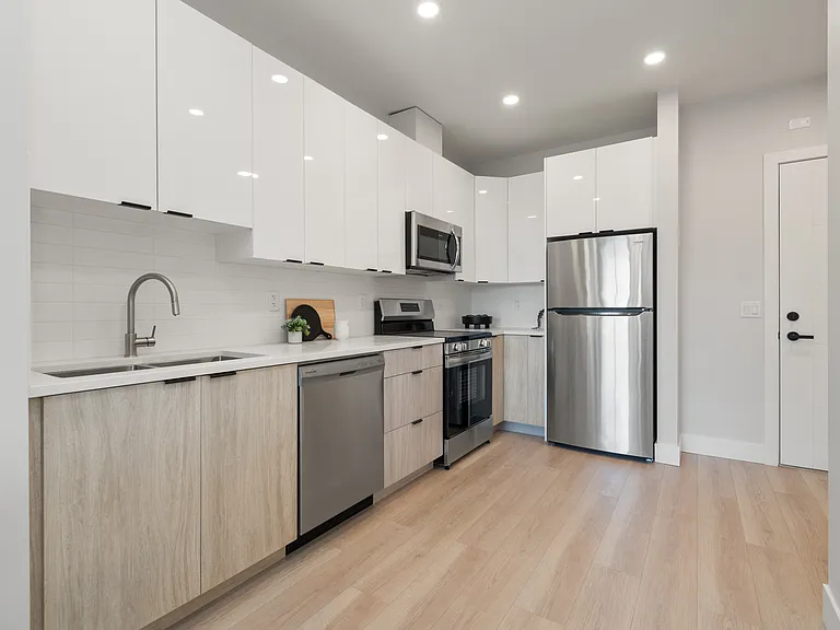 45754 Wellington Ave #401 — Photo 3