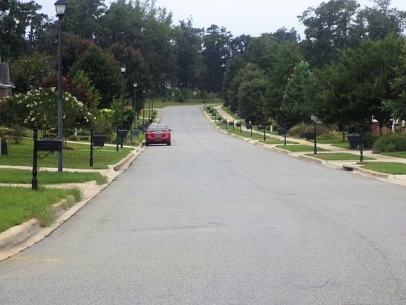 4th image of 2320 Vincent Dr