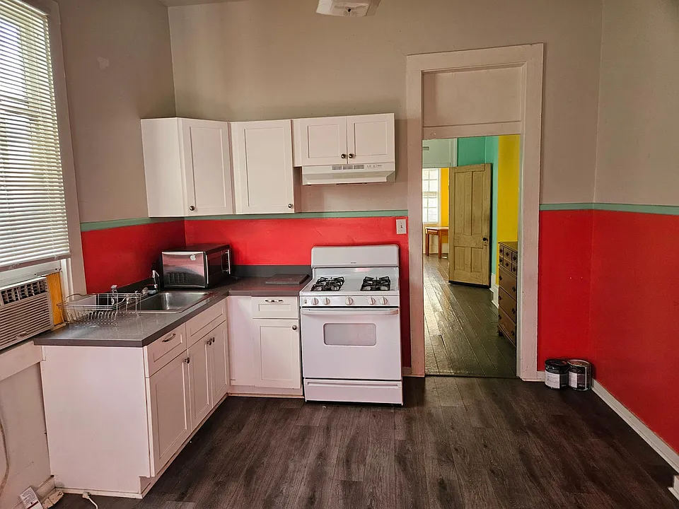 2731 Orleans Ave