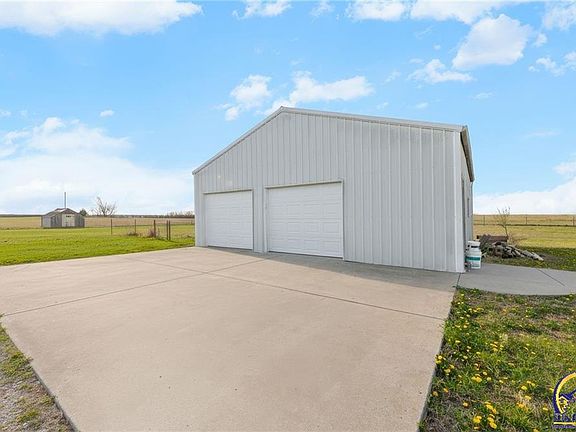 5th image of 3080 Ellis Rd