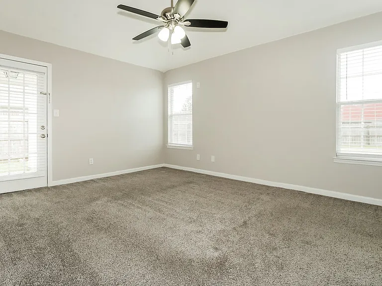 1332 Custer Dr E — Photo 8
