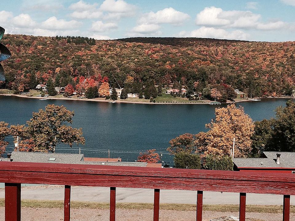 Beautiful 4 season views ! 