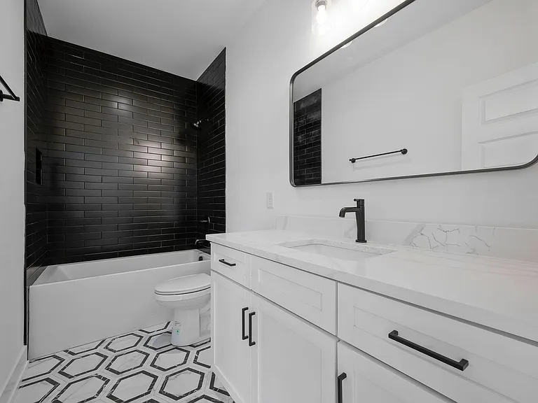 1732B Kellow St — Photo 7
