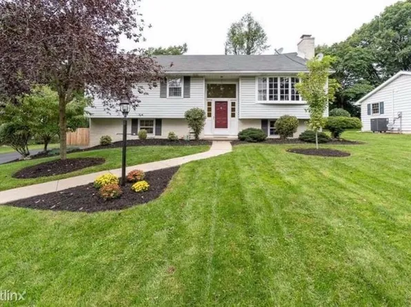 5899 Clubhouse Ln, Allentown, PA 18106