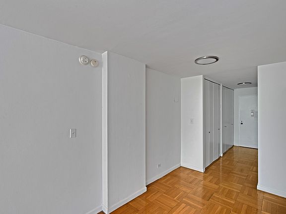 5th image of 150 E 18th St APT 10L