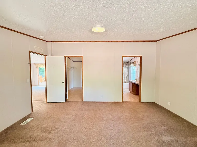203 Lost Forest Rd — Photo 10