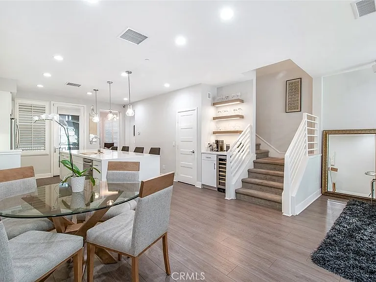 10 Brownstone Way — Photo 2