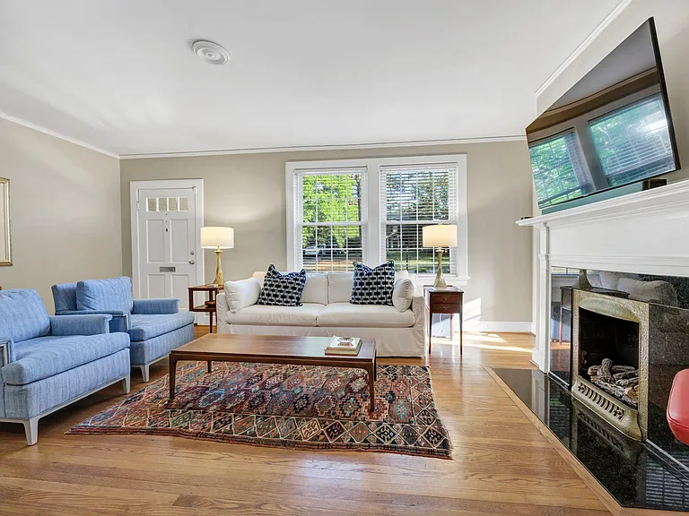 2918 Delano Dr — Photo 4