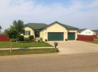 1504 35th Ave SW, Minot, ND 58701