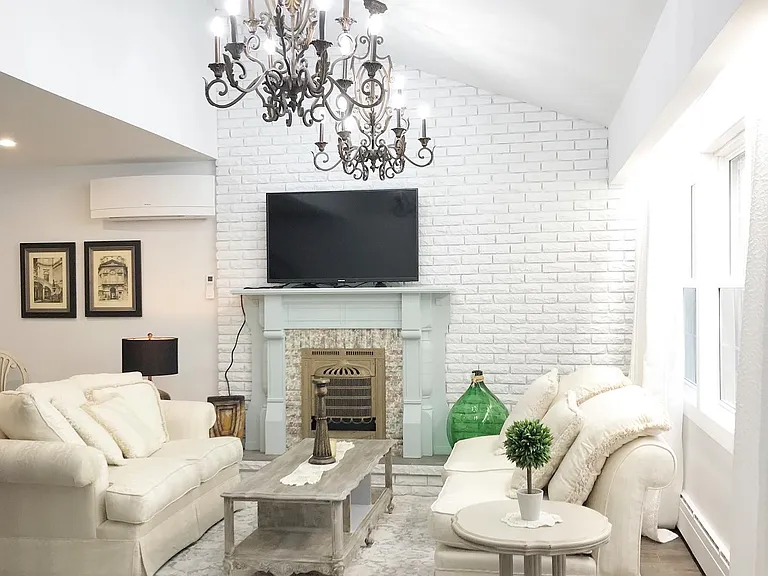 2014 Edinburgh Dr — Photo 12