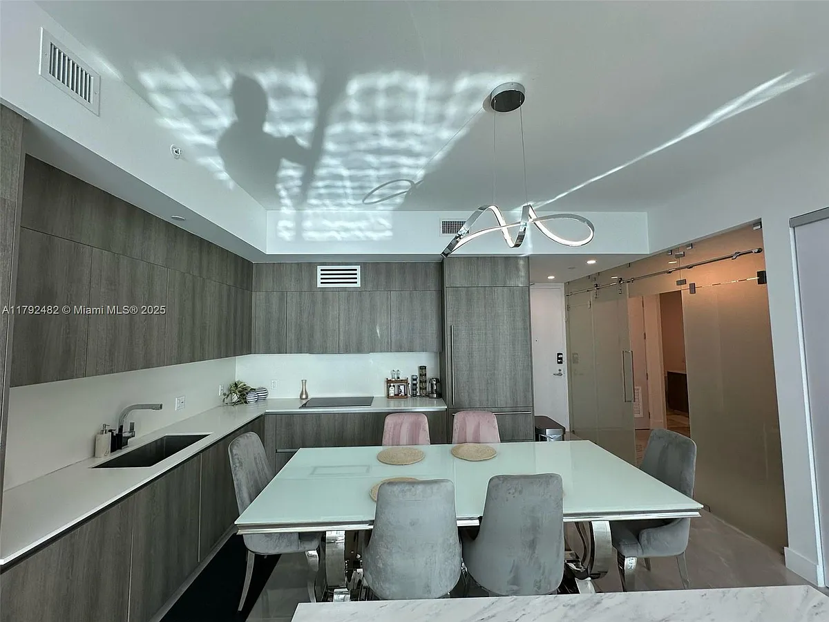 Building Photo - 17550 Collins Ave #902