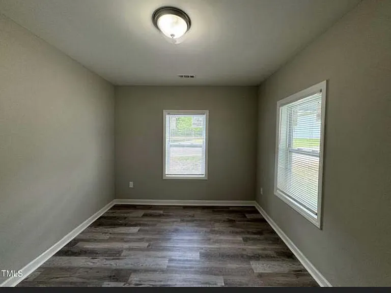 409 Spring Ct — Photo 4
