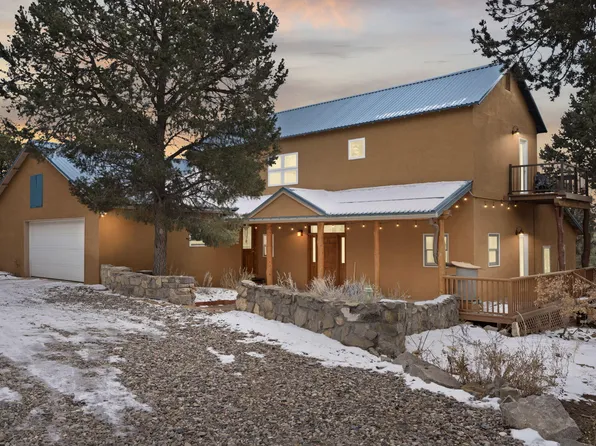 75 Peacock Ln, Tijeras, NM 87059