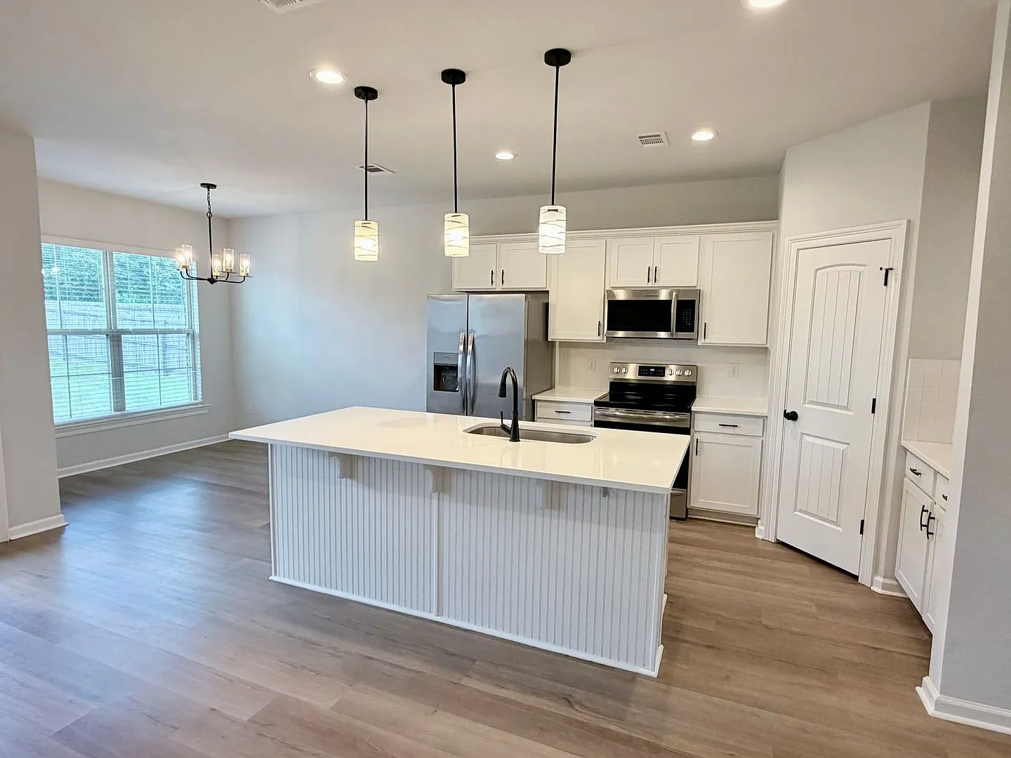 Spacious 3-Bedroom Home — Photo 3