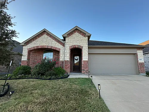 1828 Lake Grove Dr Photo 1