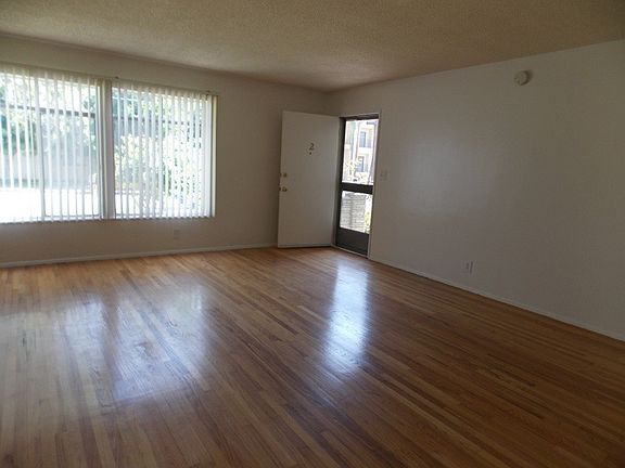 3rd image of 911 La Cadena Ave APT 3