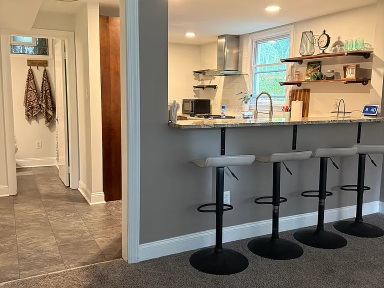 103 Vernon Ln — Photo 3