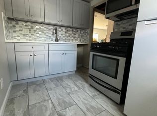 4122 W 5th St #B, Marcus Hook, PA 19061