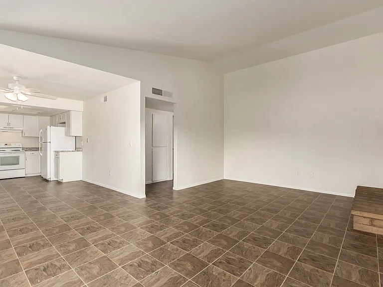 27 W Concorda Dr #104 — Photo 9