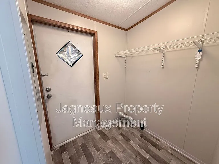 2214 Center St — Photo 4