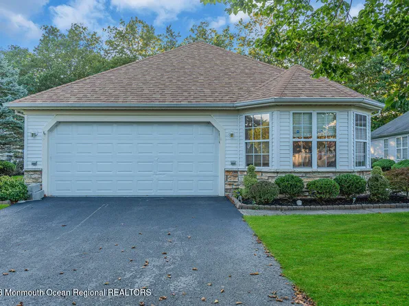 4 Pine Hollow Lane, Lakewood, NJ 08701