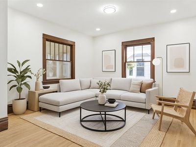 712 Cedar Lake Rd S, Minneapolis, MN, 55405