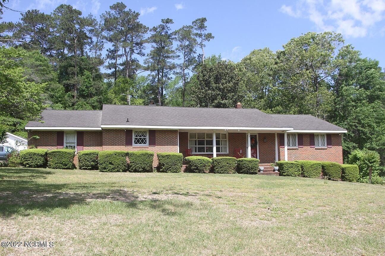 712 S Poplar Street, Elizabethtown, NC 28337 | Zillow