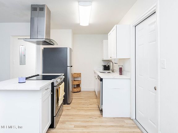 5th image of 7303 SANDHURST Road S