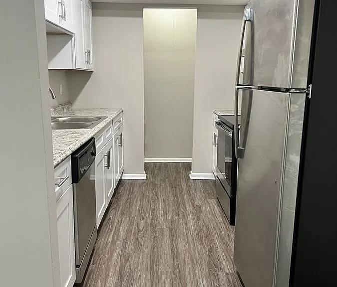 1009 Scarborough Ct #J8 — Photo 2