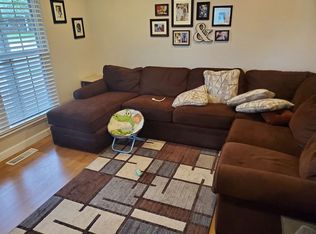 2212 England Town Rd, Saint Louis, MO 63129