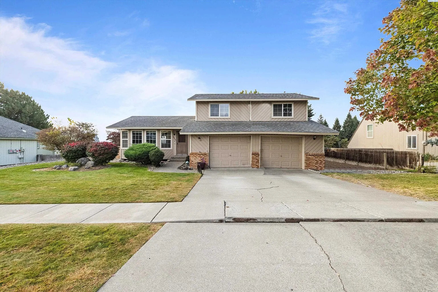 4408 Desert Dr photo 1