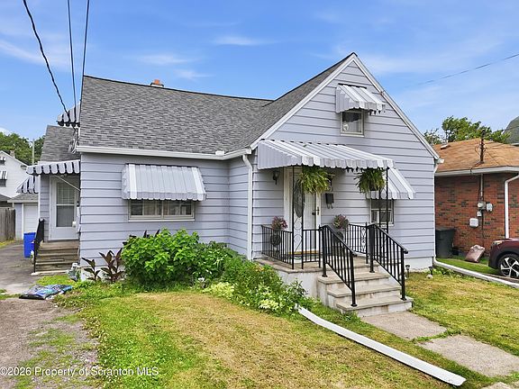 3rd image of 293 Lyndwood Ave
